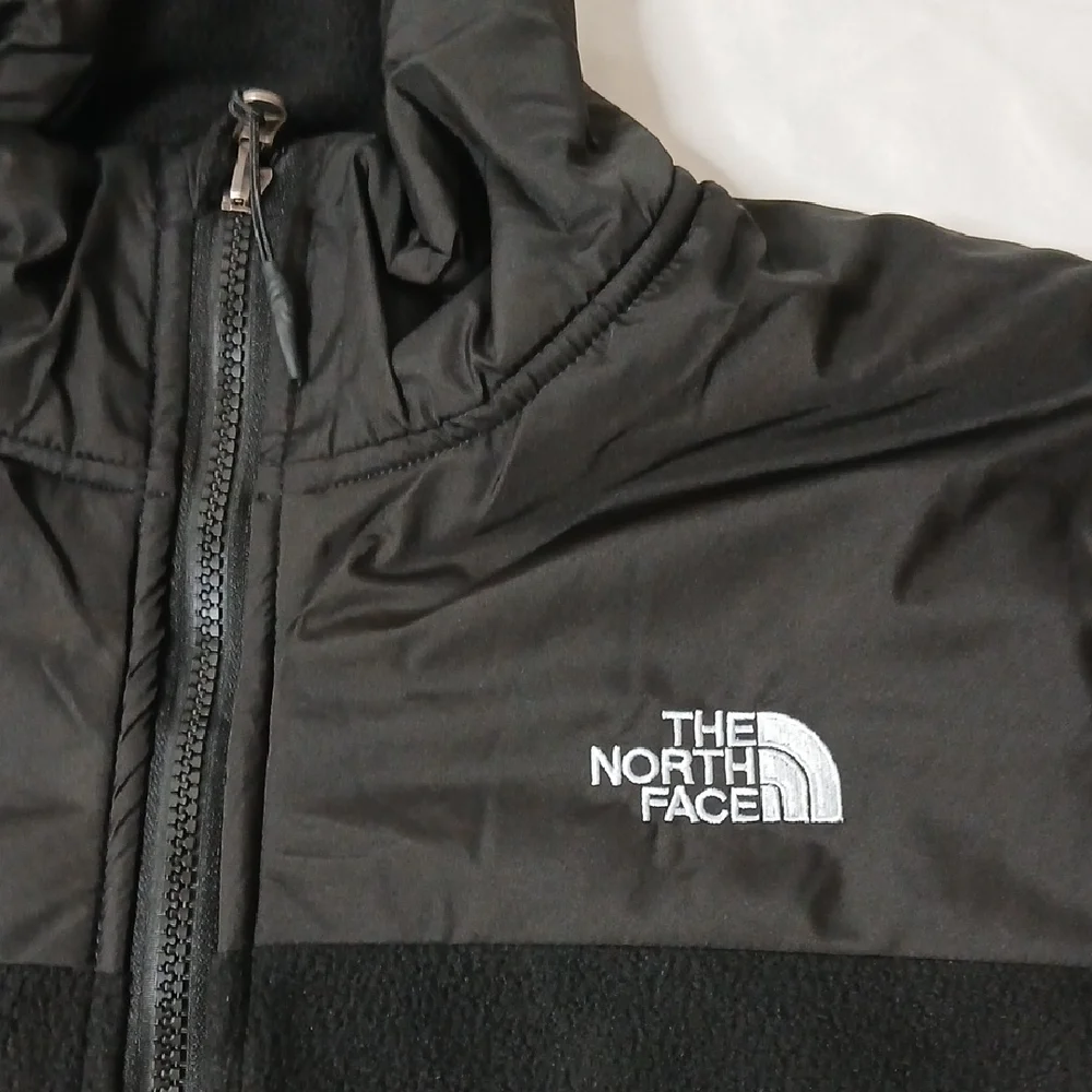 The North Face Men’s Black Lightweight Fleece Jacket
